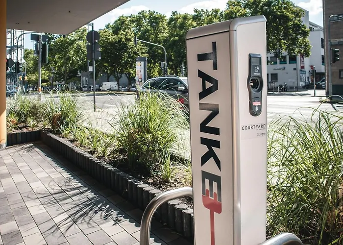 Szálloda Courtyard By Marriott Köln