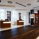 Courtyard By Marriott Colonia
