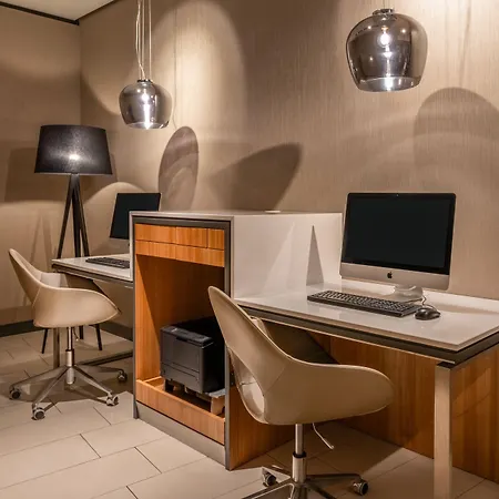 Courtyard By Marriott Hotel