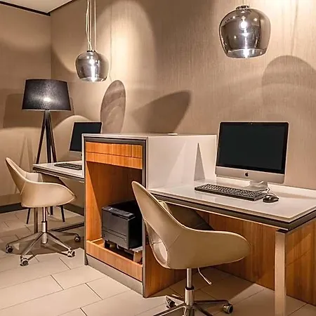 Courtyard By Marriott Szálloda Köln