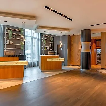 Szálloda Courtyard By Marriott Köln