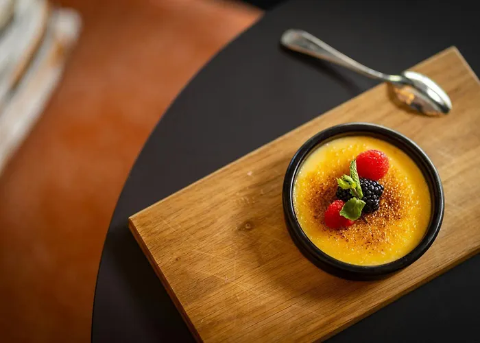 Courtyard By Marriott Otel