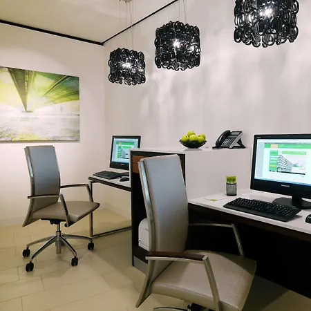 Courtyard By Marriott Hotel Colonia